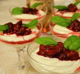 efterrätt med hallon och turkisk yoghurt