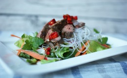 Vietnam Flank steak salaatti