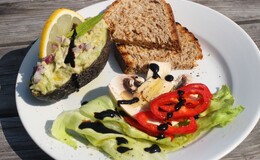 Avocado og tunfisk salat 