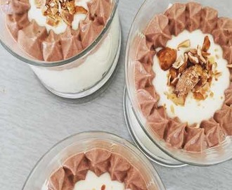 Chokolademousse med brændte mandler