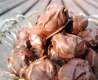 Flødekarameller overtrukket med mørk chokolade