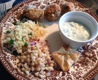 Kødboller med tzatziki og 2xbulgursalat