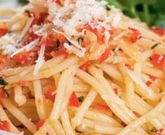 Spaghetti med olie, hvidløg og chili