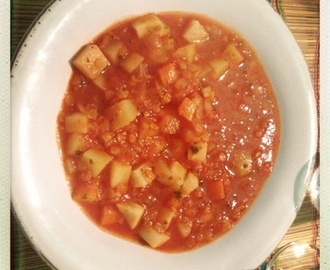 Tomatsuppe med masser af grønt og linser