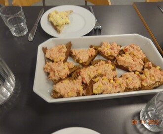 Fuldkornsrugbrød med hjemmelavet tunsalat