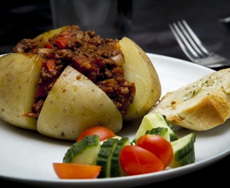 Bagte kartofler med chili con carne