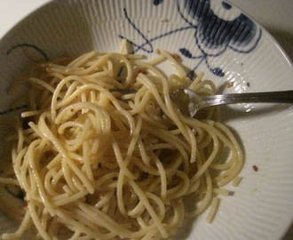 Back to basic - pasta med hvidløg og chili