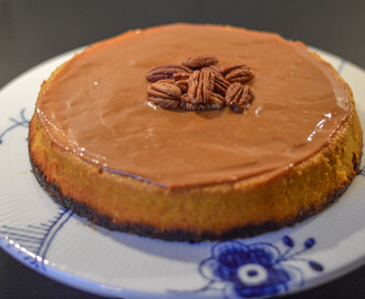 Spicy pumpkin cheesecake with a touch of Christmas