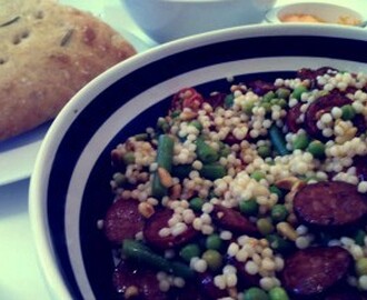 Salat med kæmpe couscous & chorizo