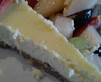 Bagt Cheesecake med frugtsalat