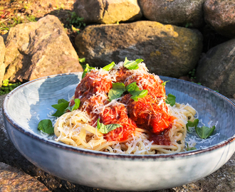 Spaghetti med aubergine- og kødboller