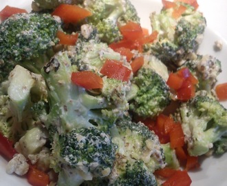 Sprød Broccoli med nødde-chili creme
