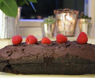 Chokoladekage med kaffe, hindbær og chokoladeganache