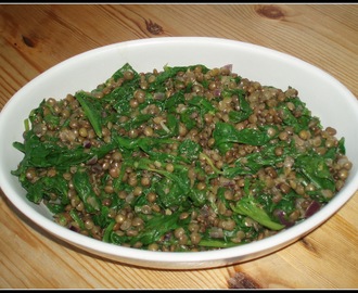 Salat med Puy-linser og spinat
