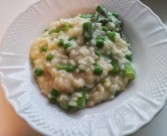 Risotto med grønne asparges og ærter