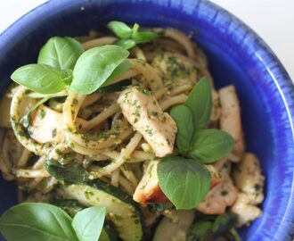 Pasta med kylling og pesto