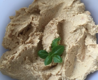 Humus med jordnøddesmør