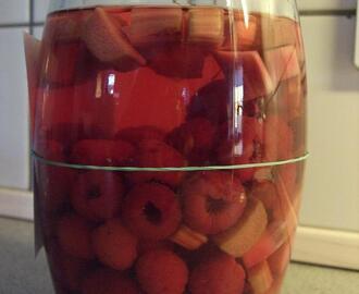 Tøse-snaps med hindbær & rabarber.