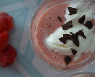 [Recipe] 4 ingredient fresh strawberry smoothie