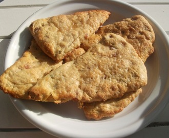 Trekant-scones med abrikos og salvie