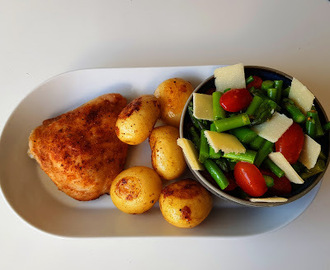 Ovnstegt Kylling med Kartofler og Aspargessalat