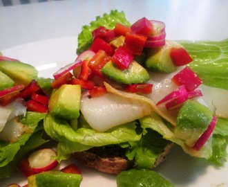 Røget Hellefisk med Avocadosalat