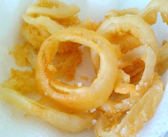 Fritterede løgringe (onion rings)