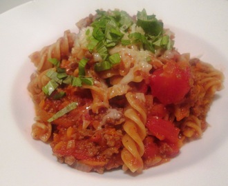 Pastagryde med Oksekød og Tomatsauce