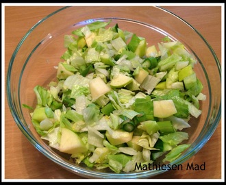 Salat med æbler og asparges