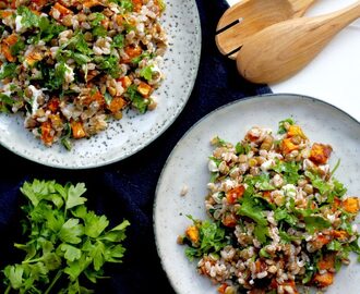 Speltsalat med linser, sød kartoffel og feta