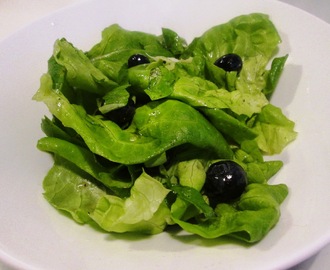Grøn Salat med Blåbær og Basilikum