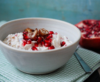 Schweizisk bircher müsli med dadler, grape og granatæble