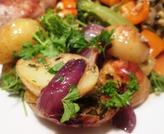 Bagt Kartoffelsalat med Rødløg og Krydderurter