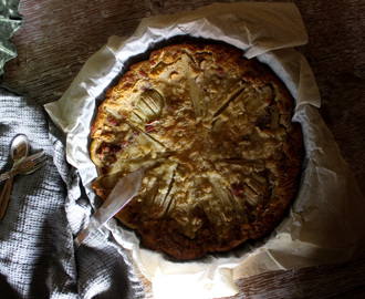 Clafoutis med pære, marcipan & mandler