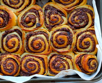 Kanelsnegle med æble og marcipan