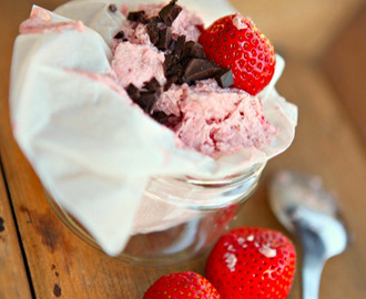 Jordbær is – sommeren bedste og sundeste opskrift