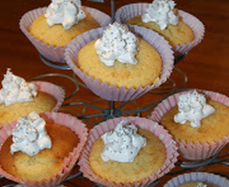 Vanille Cup Cakes med White meringue frosting...