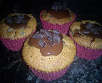 Muffins med tranebær og mørk chokolade
