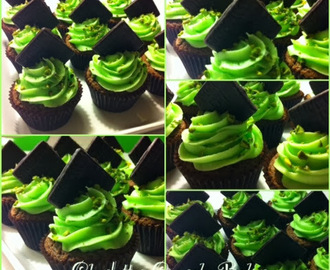 Chokolade/pebermynte cupcake m/After Eight og vanille frosting