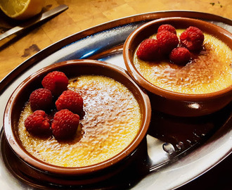 Appelsiiniarominen crème brûlée