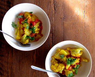 Bombayn perunat / Aloo Gobi – kaksi ruokaa samalla lautasella