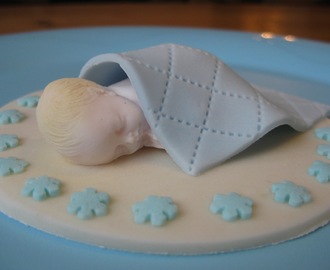 Vauva-koriste rotinakakkuun