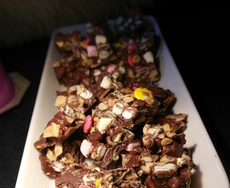 Rocky Road vohvelimurskalla ja värikkäillä karkeilla