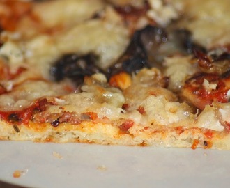 Rahkapohja uunipellilliselle pizzaa