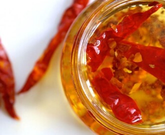 How To Make 10-Minute Homemade Chili Oil