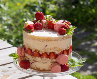 Juhannuksen mansikka naked cake