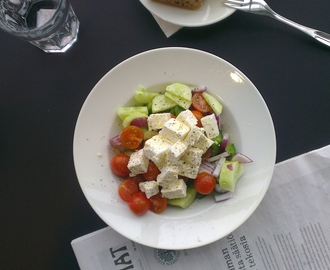 Toimistolounas: Kreikkalainen salaatti