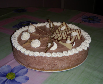 Pähkinä-suklaakakku