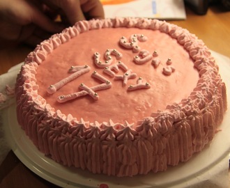 17th Birthday Cake! (Seitsemästoista Synttärikakku!)