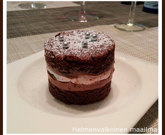 Devil's Food Cake vadelmatäytteellä